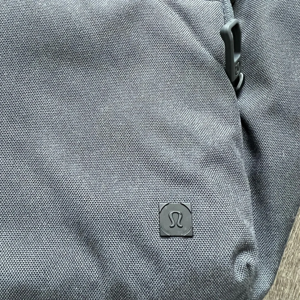 Lululemon Early Embark Duffel Bag in Gray